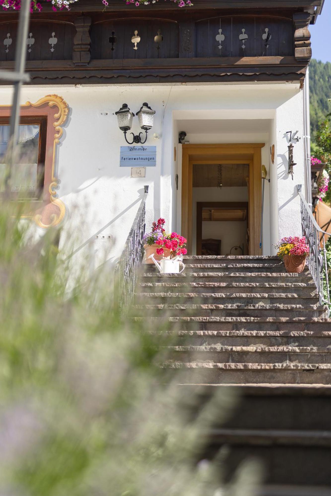 Pension Gulla - Ferienhaus Appartements B&B Neustift im Stubaital Exterior photo